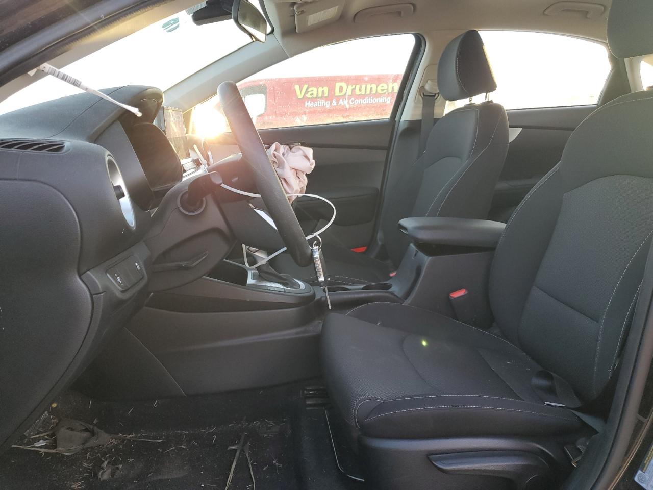 2023 Kia Forte - Image 7