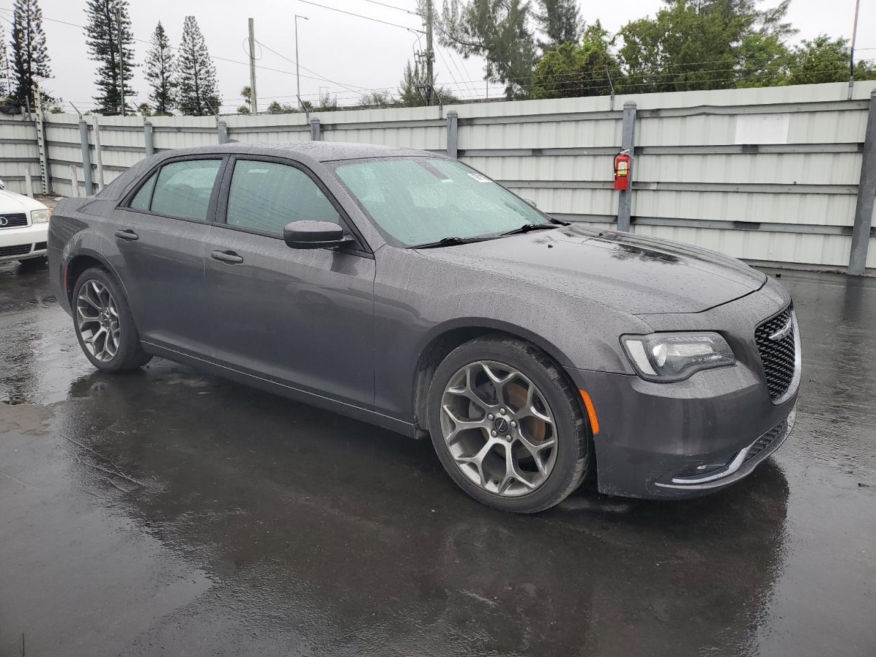 2018 Chrysler 300 - Image 4