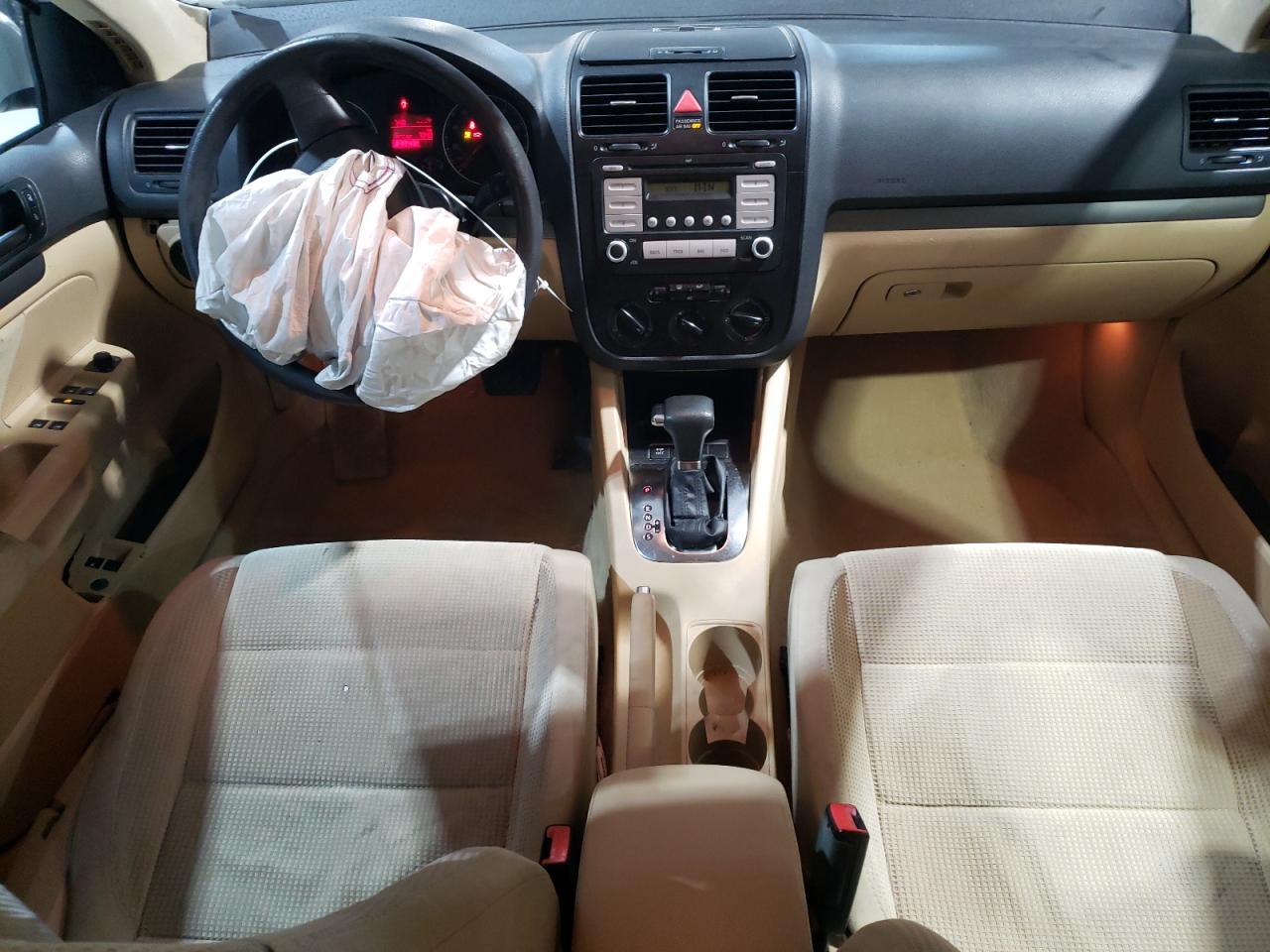 2009 Volkswagen Jetta - Image 8