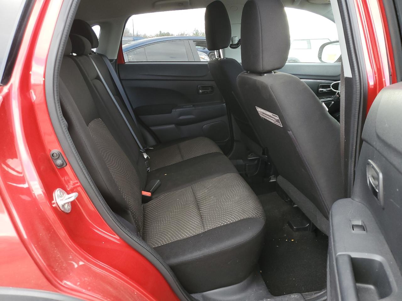 2016 Mitsubishi Outlander - Image 11