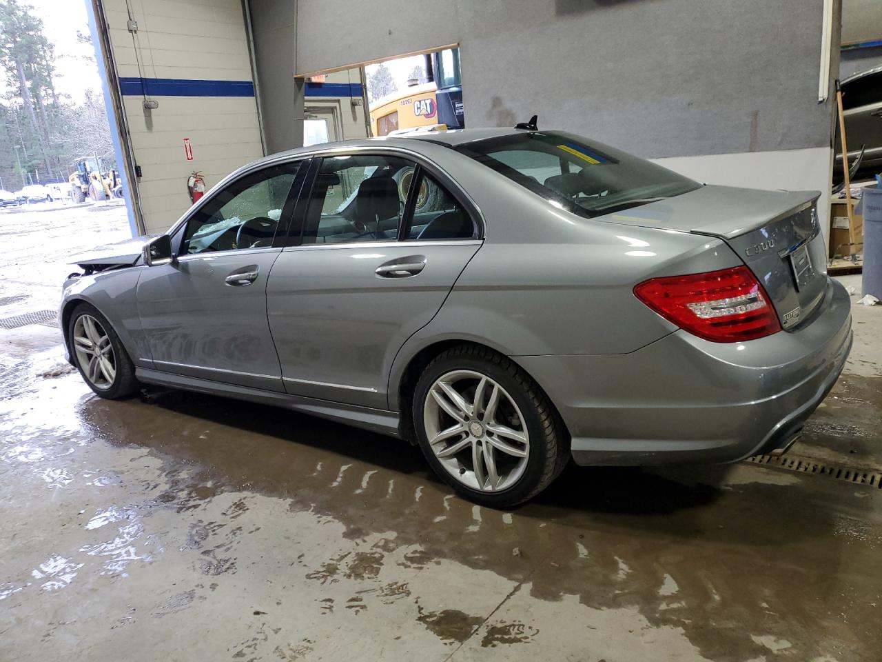 VIN WDDGF8AB9DR284957 2013 MERCEDES-BENZ C-CLASS no.2