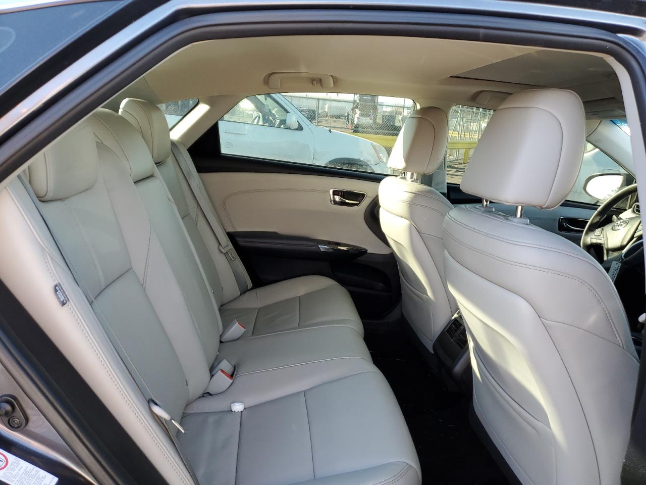 2015 Toyota Avalon - Image 10