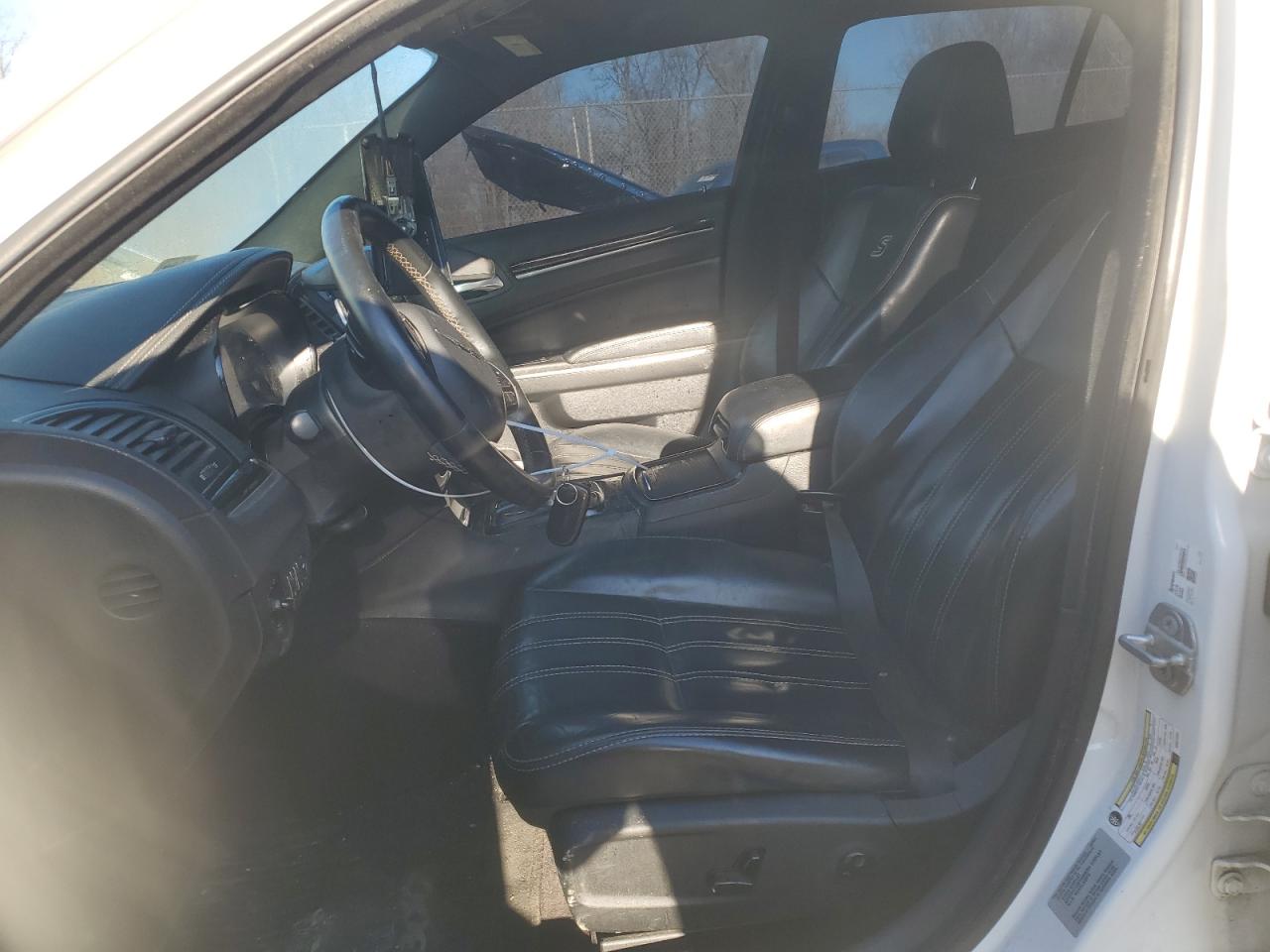 2017 Chrysler 300 - Image 7