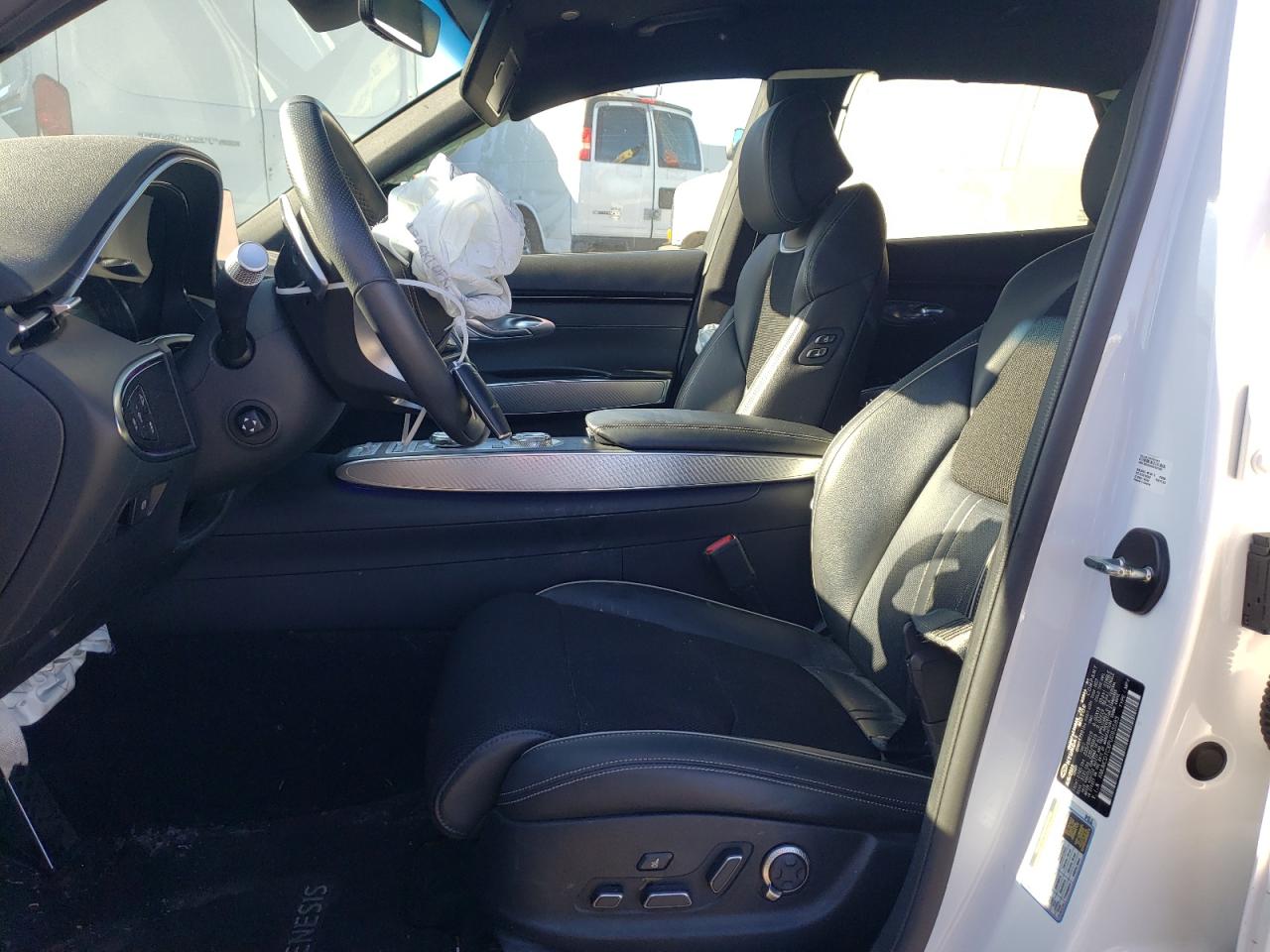 2023 Genesis GV70 - Image 7