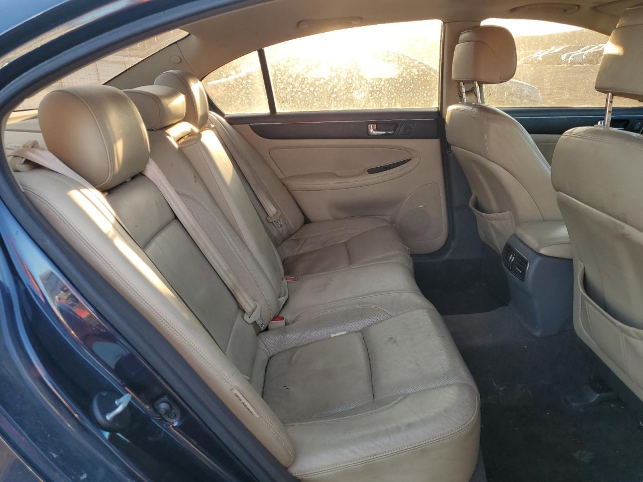 2011 Hyundai Genesis - Image 10