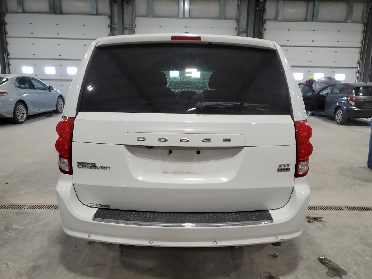 2016 Dodge Caravan - Image 6