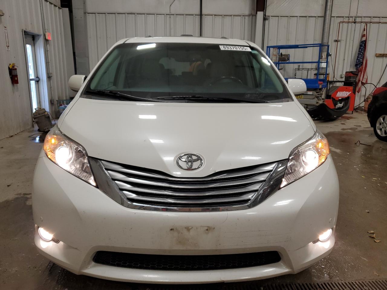 2011 Toyota Sienna - Image 5
