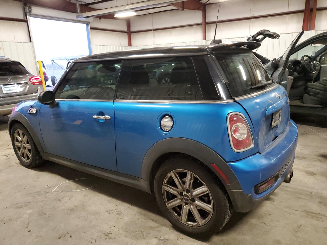 2011 MINI Cooper - Image 2