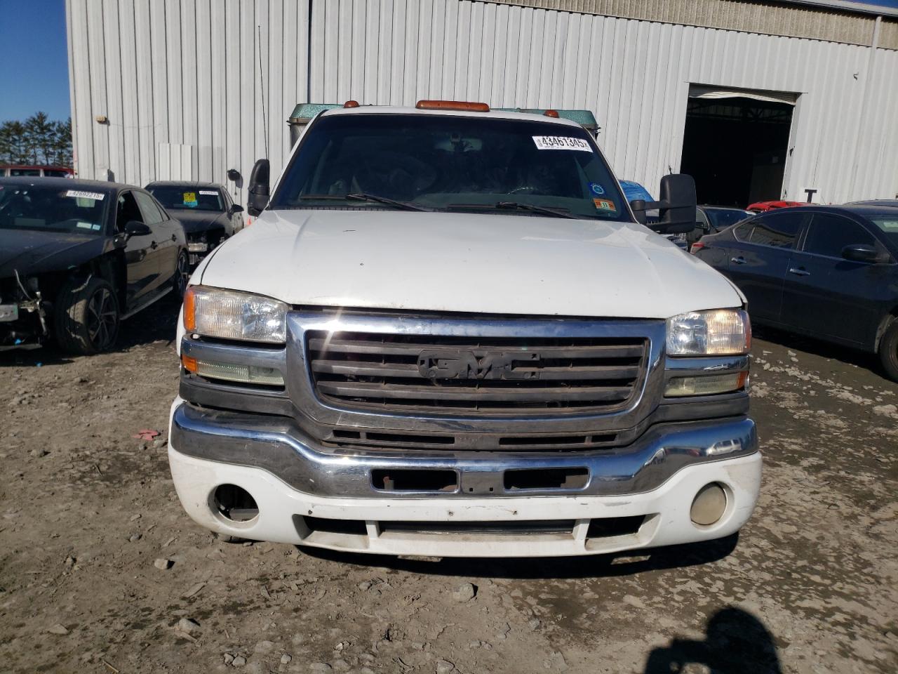 2005 GMC Sierra - Image 5