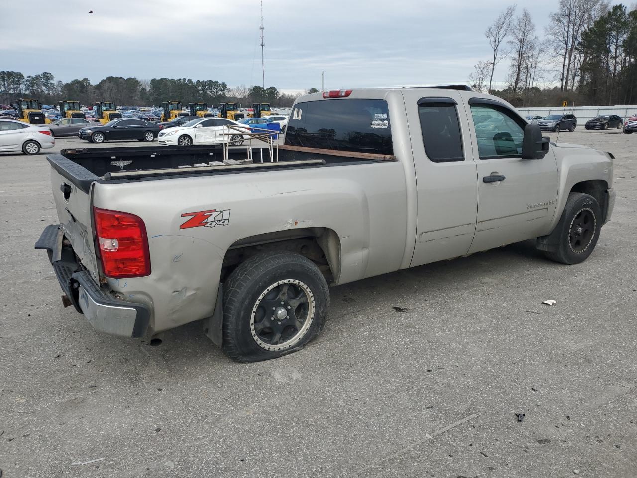 2009 Chevrolet Silverado - Image 3