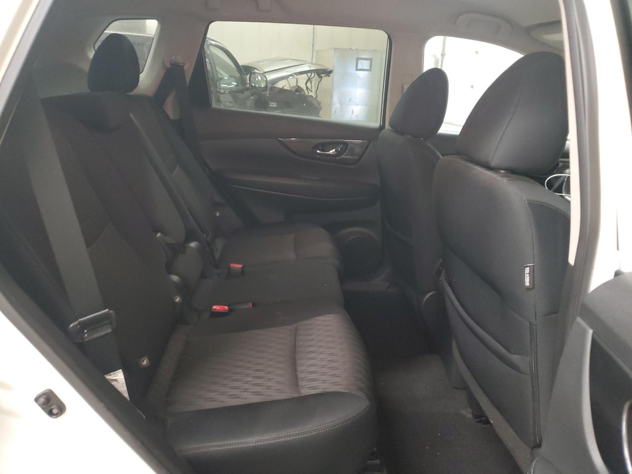 2017 Nissan Rogue - Image 11