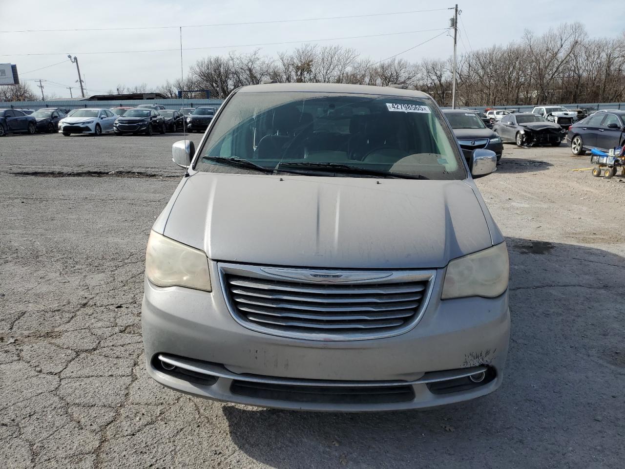 2014 Chrysler Town & Country - Image 5