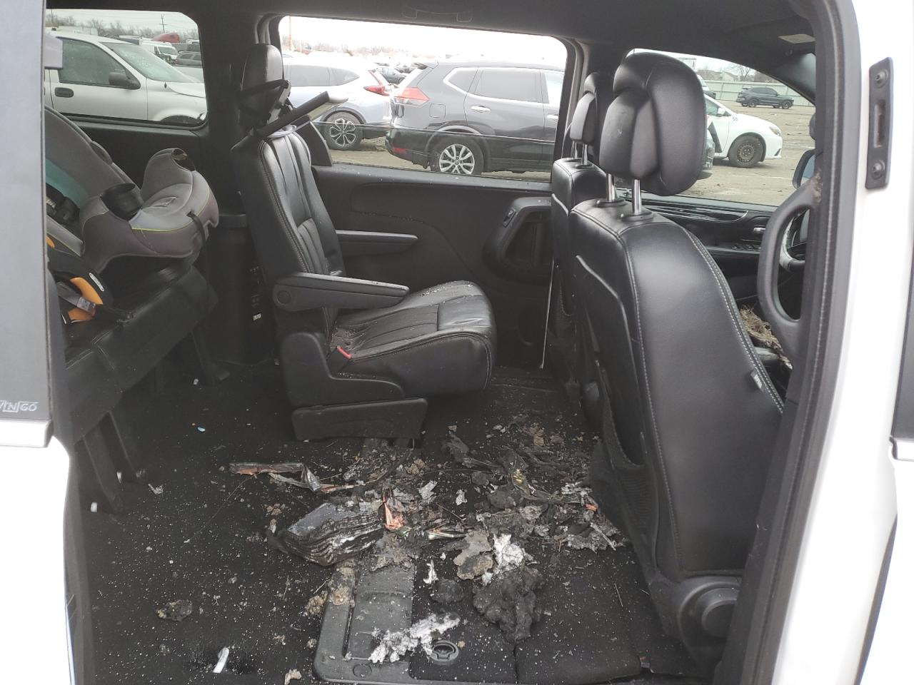 2014 Chrysler Town & Country S VIN: 2C4RC1HG1ER109103 Lot: 49315545