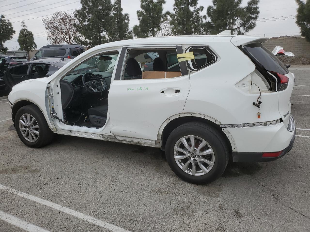 2017 Nissan Rogue - Image 2