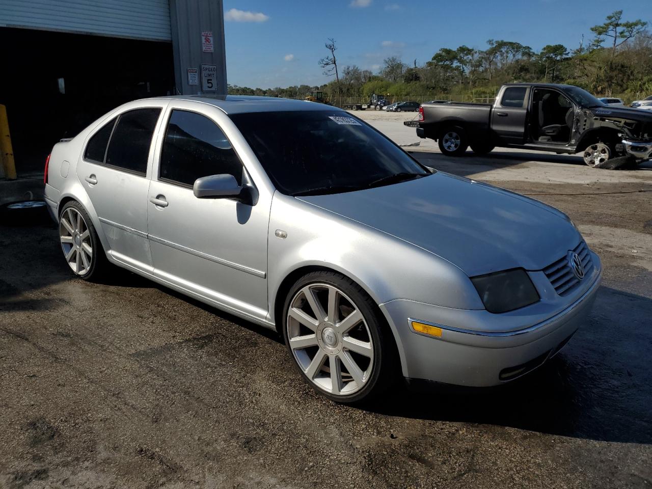 2005 Volkswagen Jetta - Image 4
