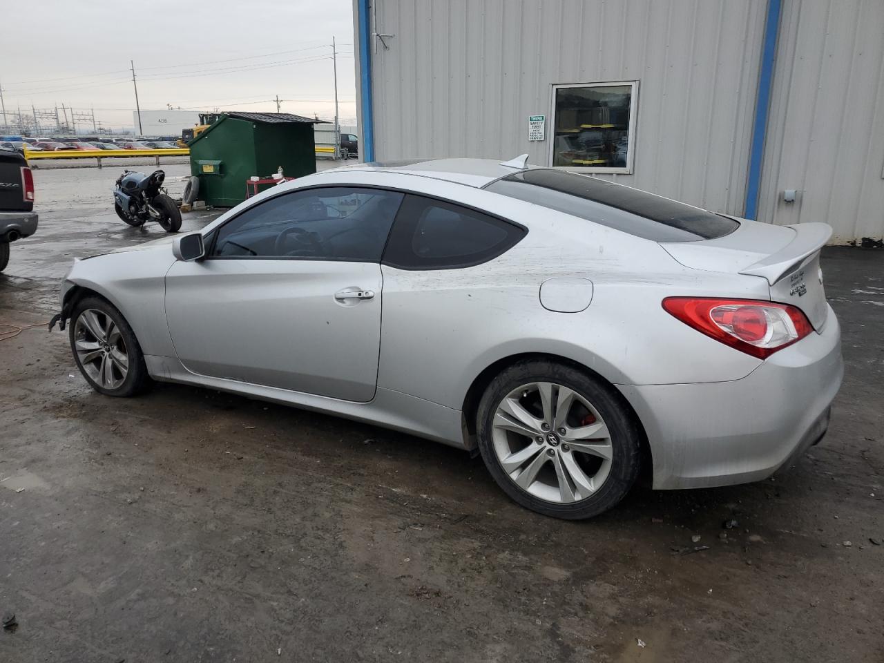 2010 Hyundai Genesis - Image 2
