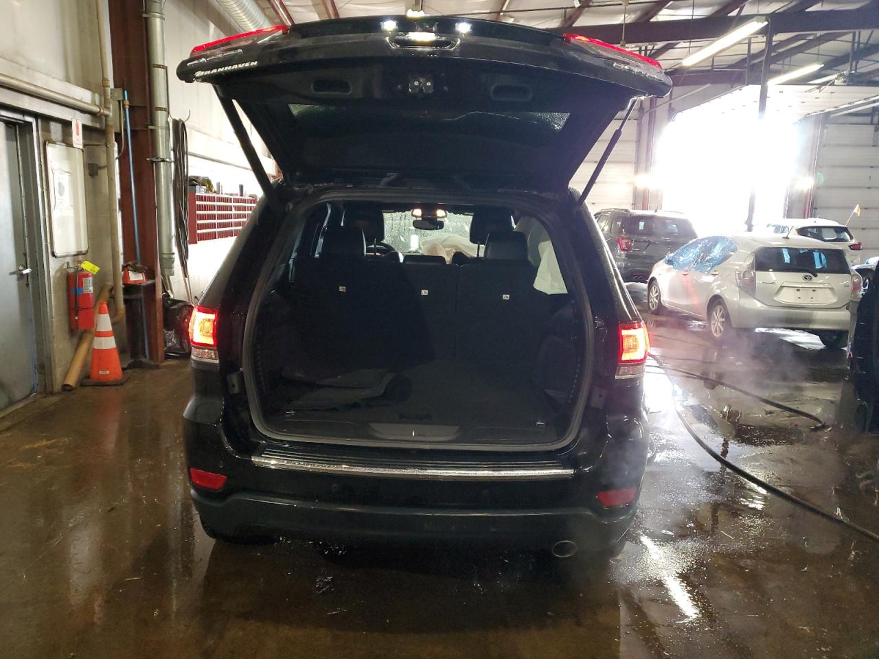 2020 Jeep Grand Cherokee - Image 6