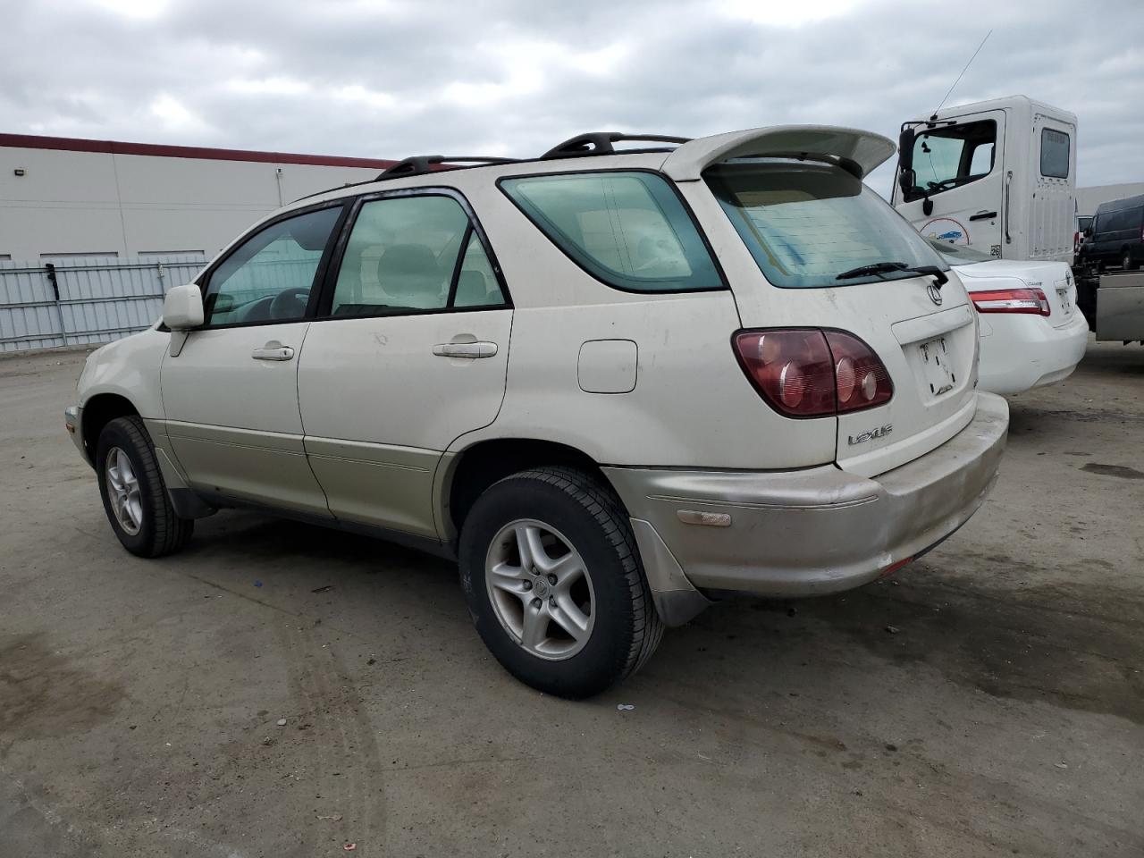 2000 Lexus RX - Image 2