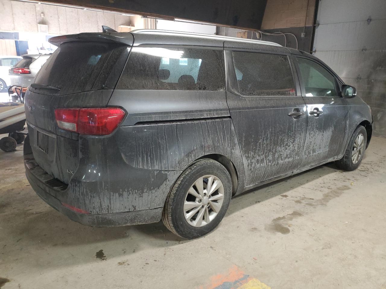 2017 Kia Sedona - Image 3