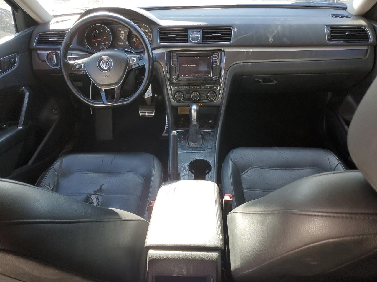 2017 Volkswagen Passat - Image 8