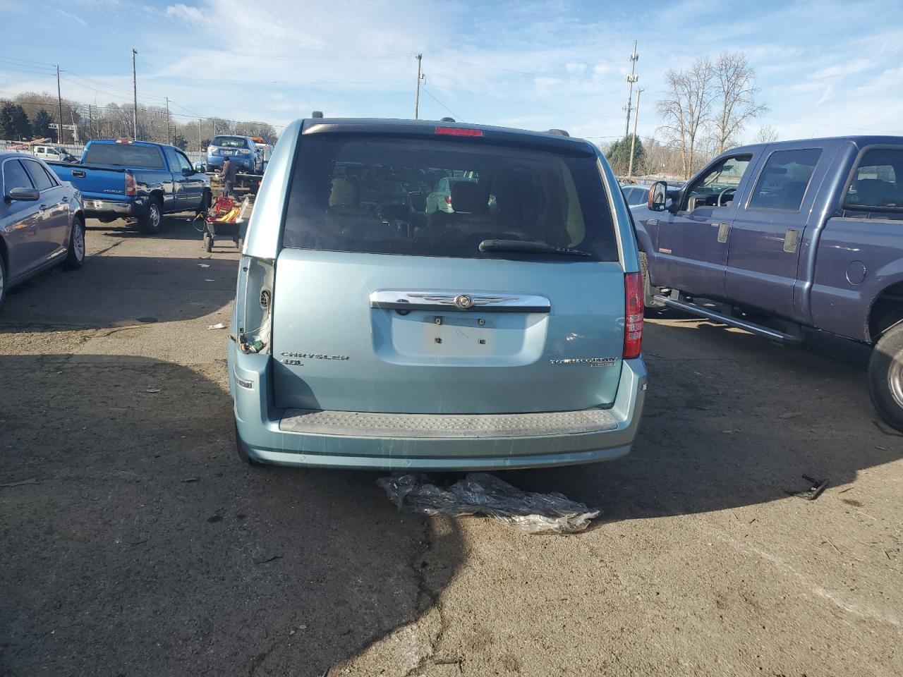 2009 Chrysler Town & Country - Image 6