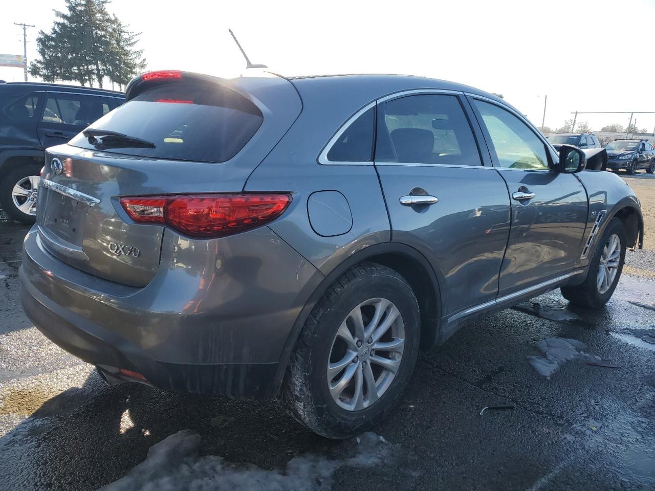 2016 Infiniti QX70 - Image 3