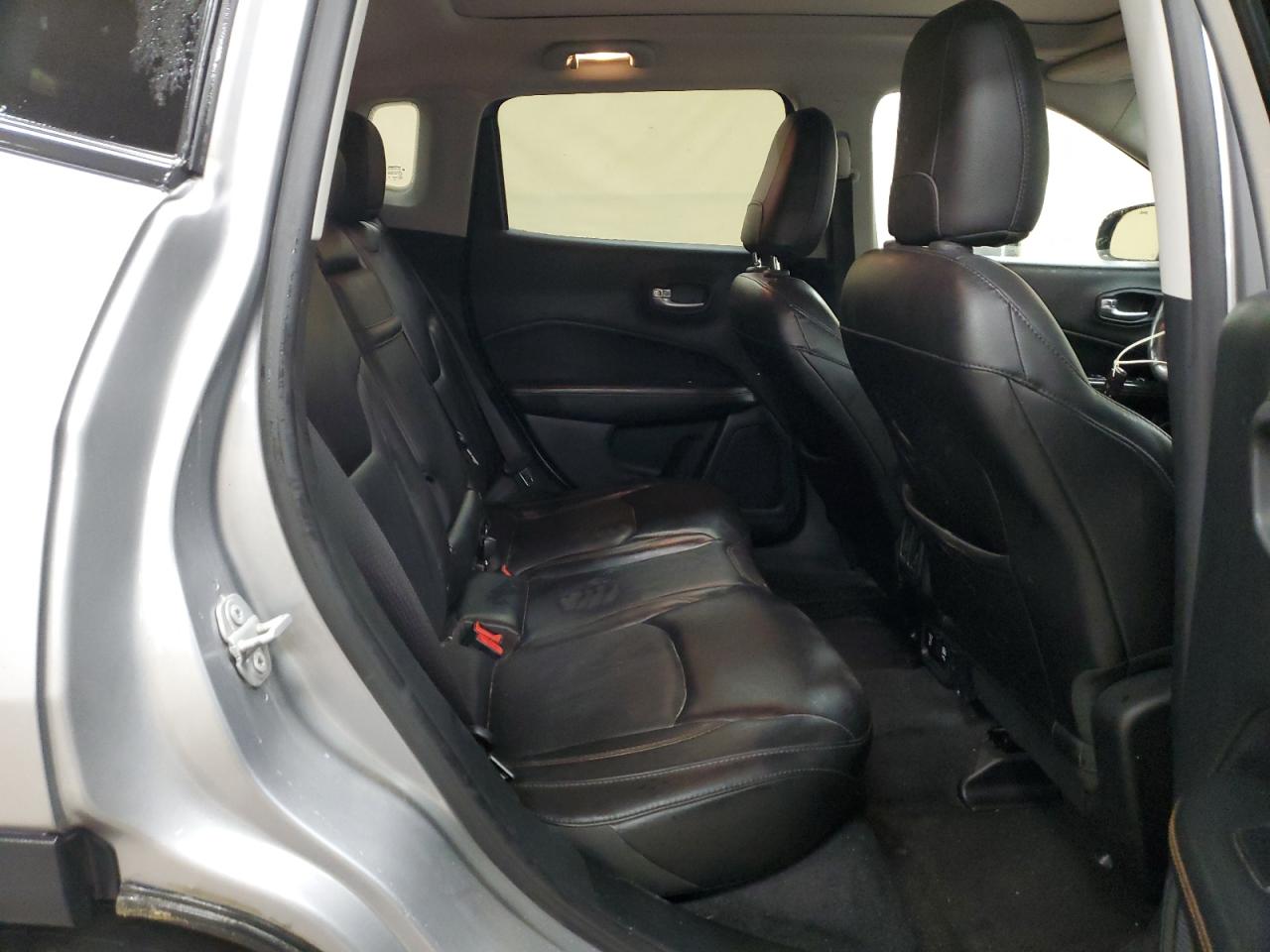 2018 Jeep Compass - Image 11