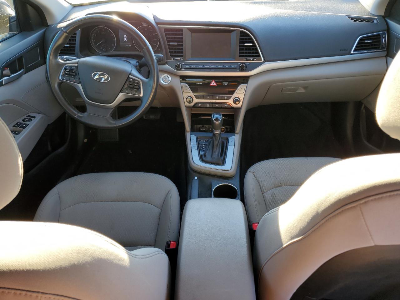 2018 Hyundai Elantra - Image 8