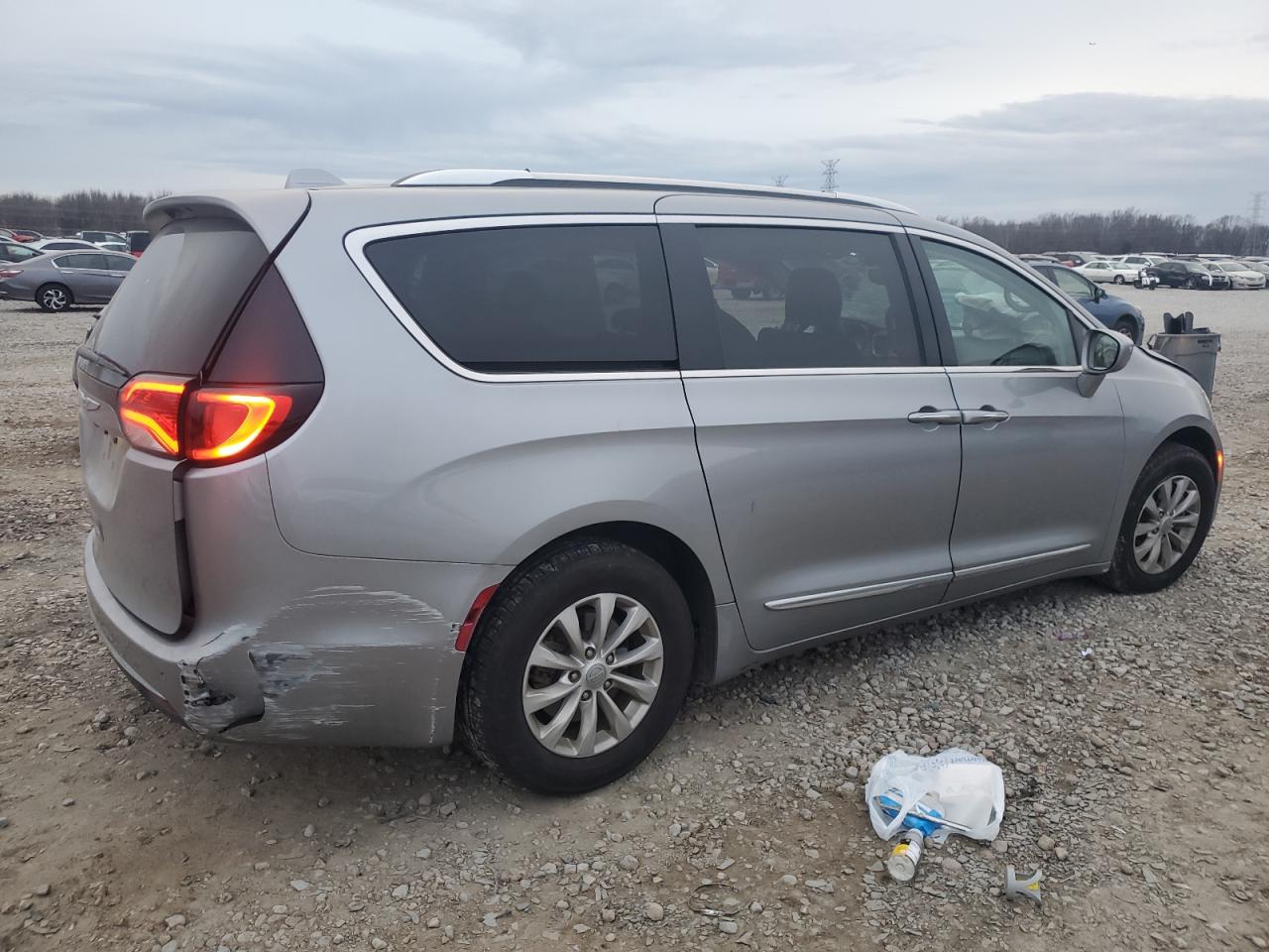 2019 Chrysler Pacifica - Image 3