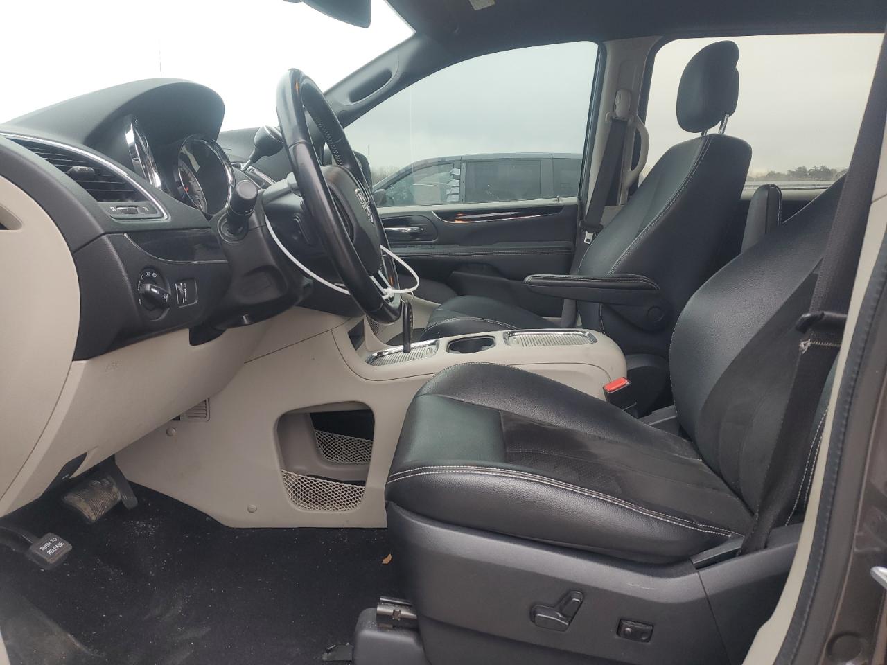 2019 Dodge Caravan - Image 7