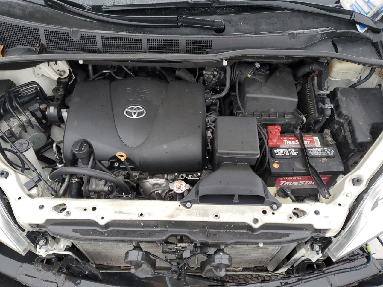2017 Toyota Sienna - Image 12