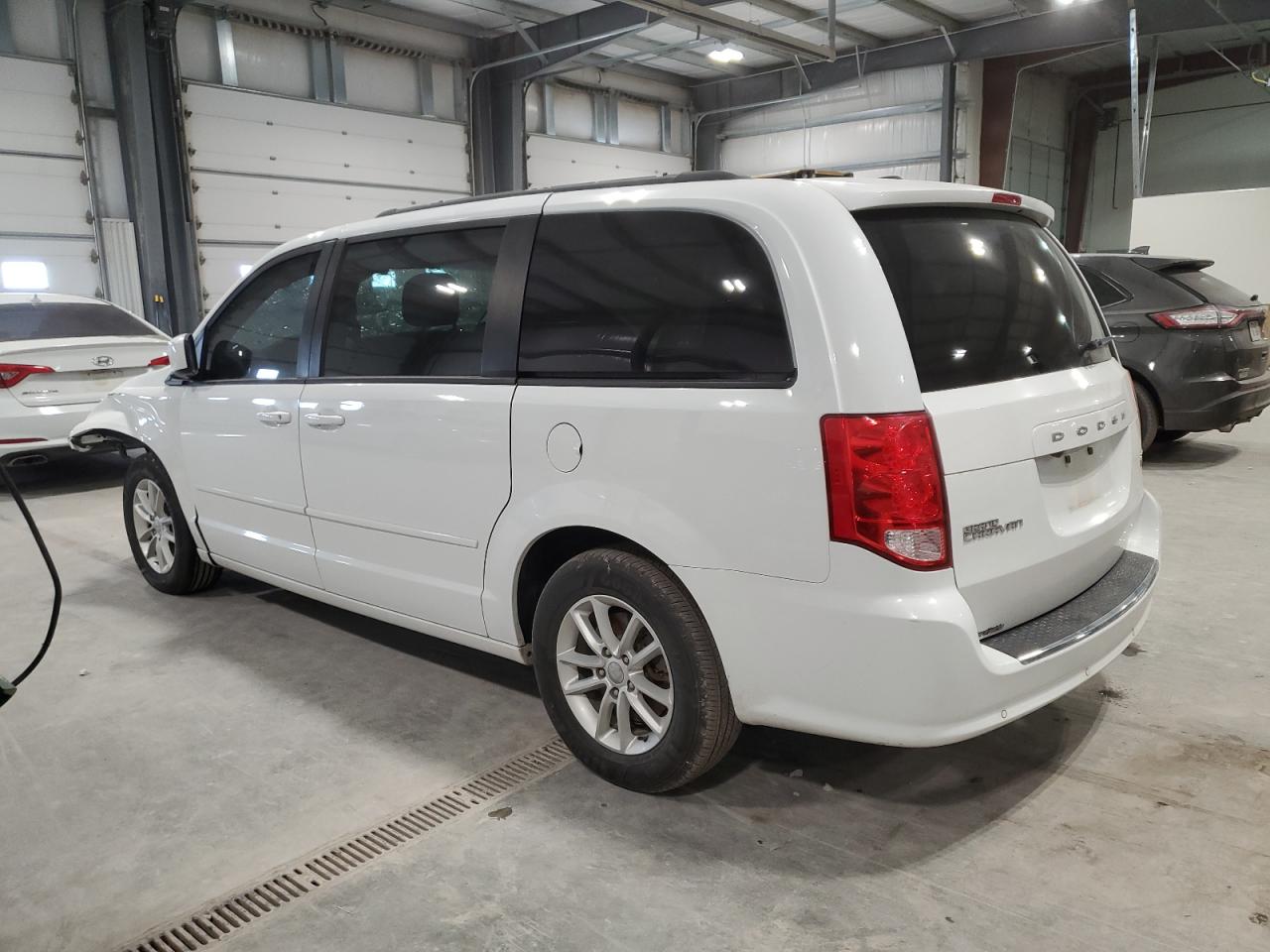 2016 Dodge Caravan - Image 2