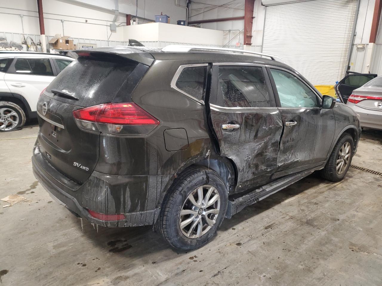 2017 Nissan Rogue - Image 3