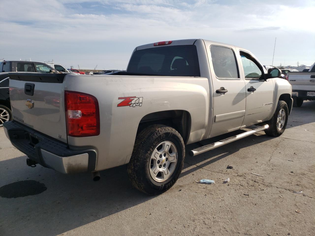 2007 Chevrolet Silverado - Image 3