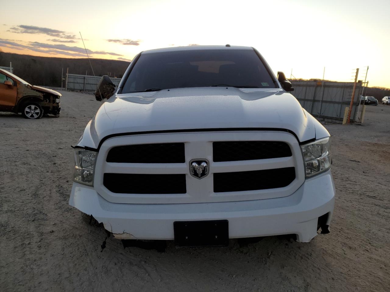 2016 RAM 1500 - Image 5
