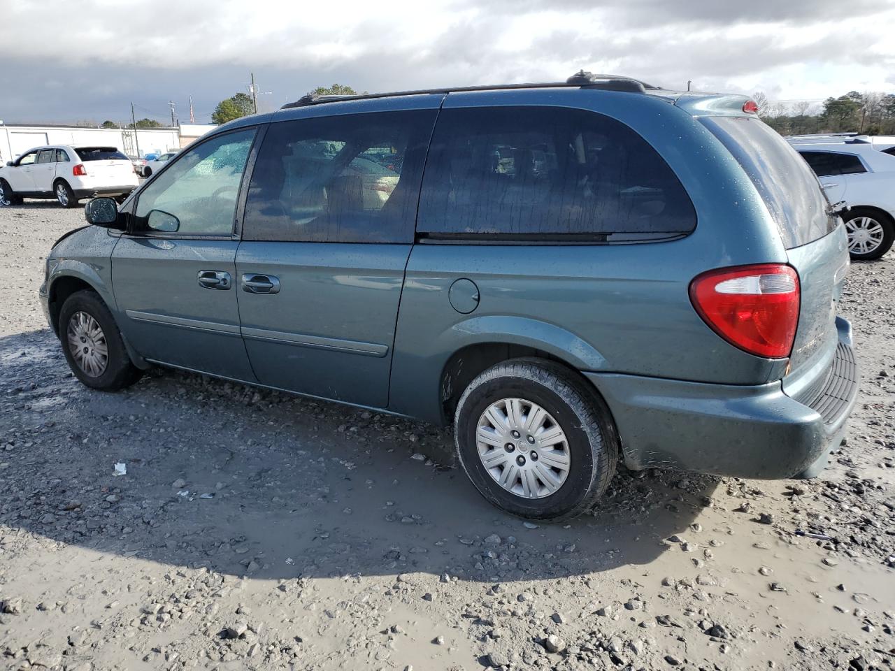 2005 Chrysler Town & Country - Image 2