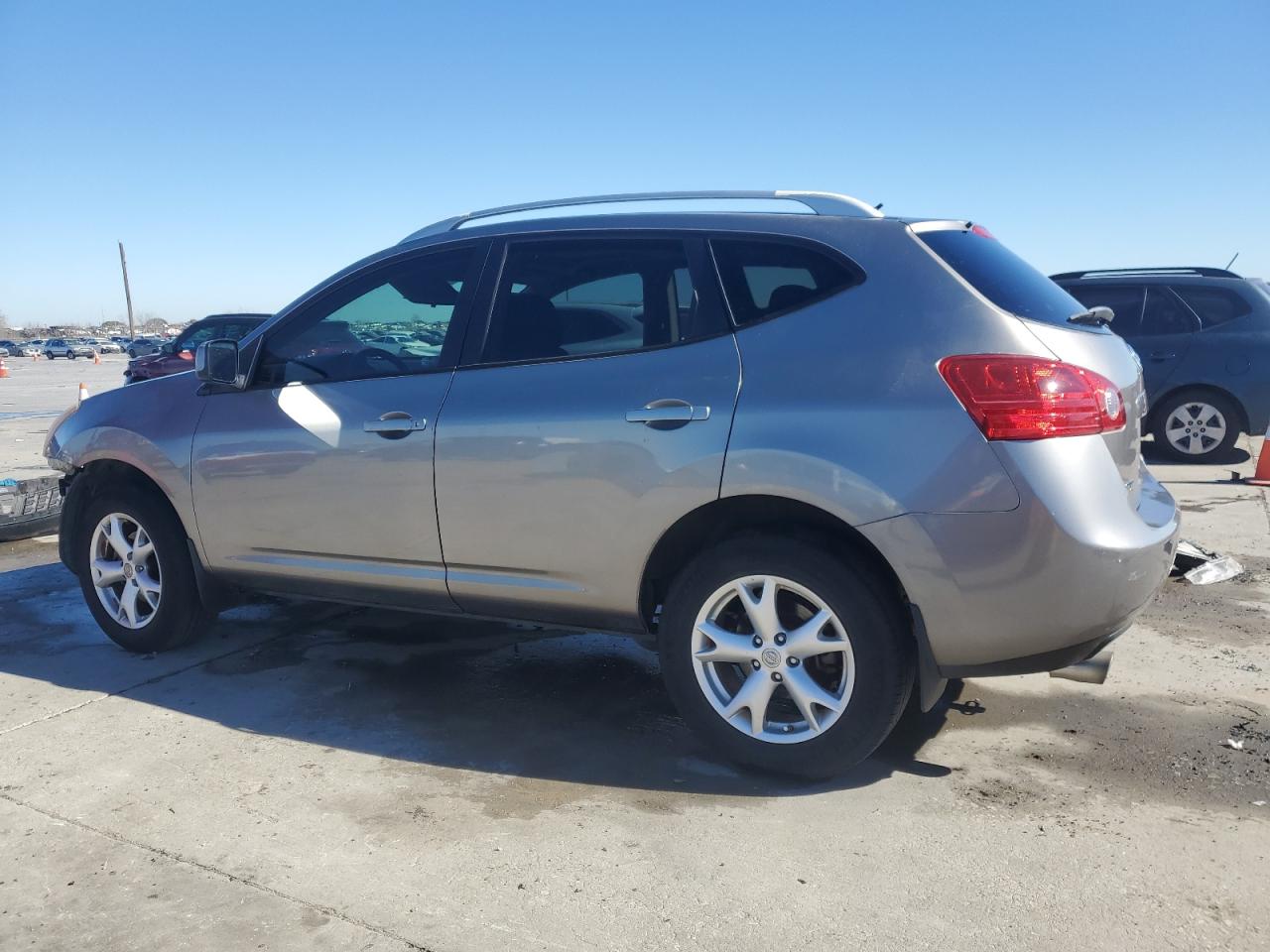 2009 Nissan Rogue - Image 2