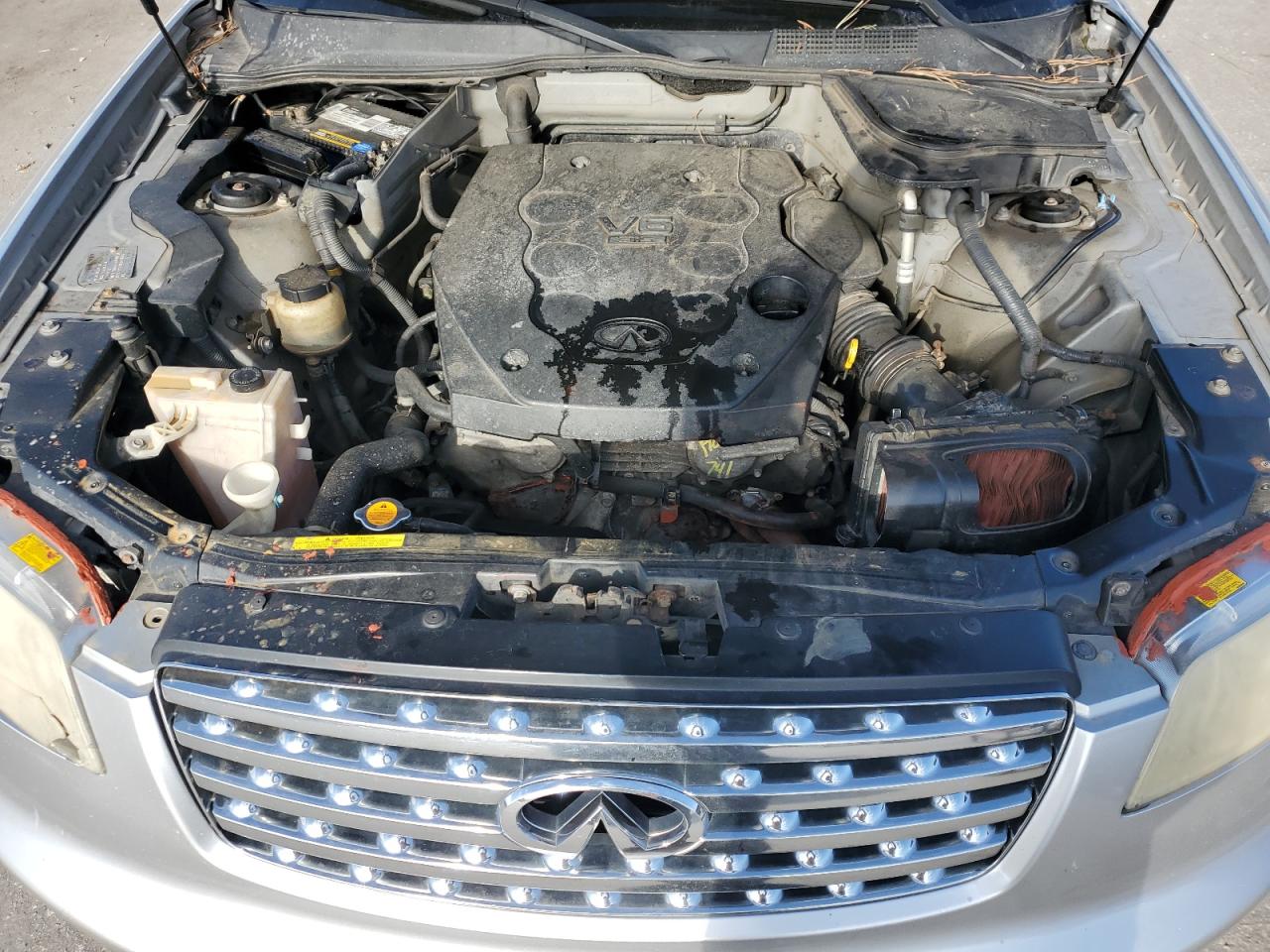 2004 Infiniti FX - Image 13