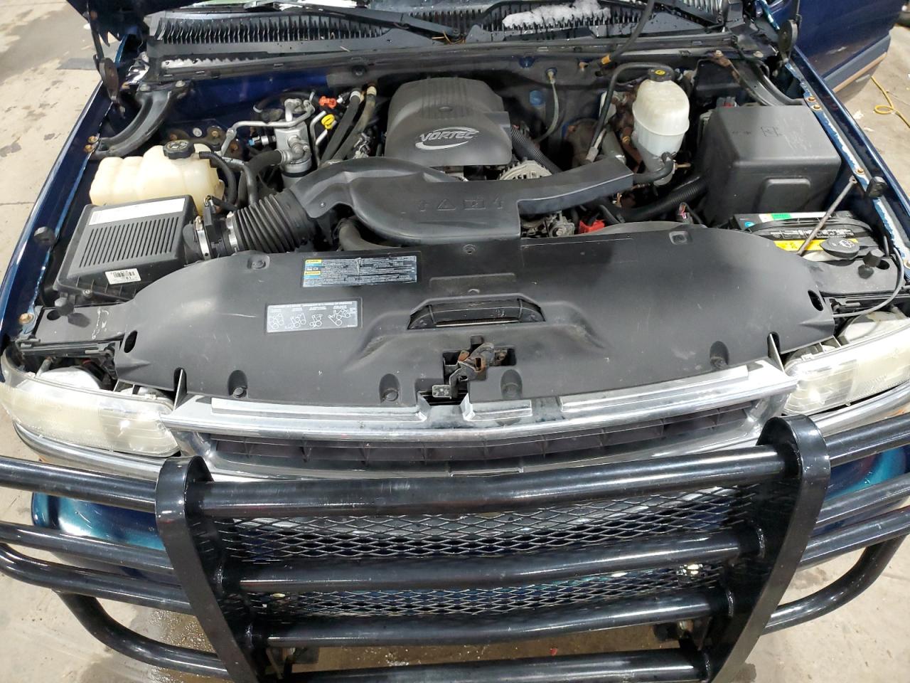 2005 Chevrolet Suburban - Image 12