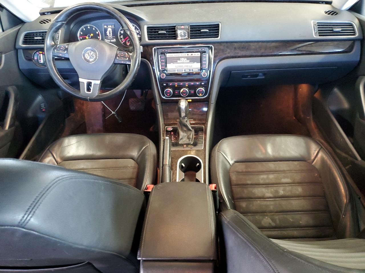 2015 Volkswagen Passat - Image 8