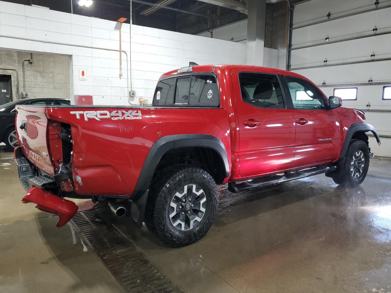 2016 Toyota Tacoma - Image 3