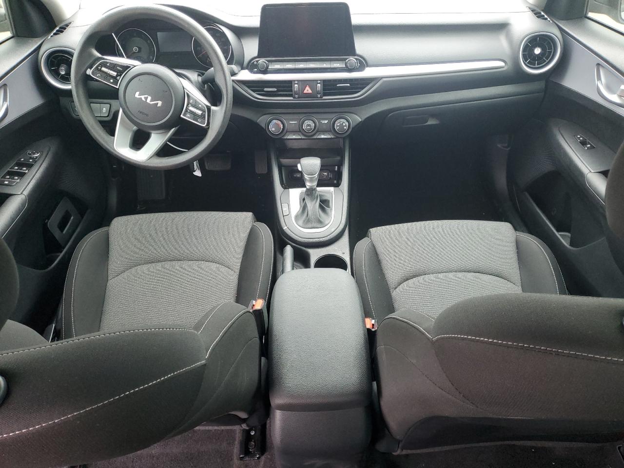 2024 Kia Forte - Image 8