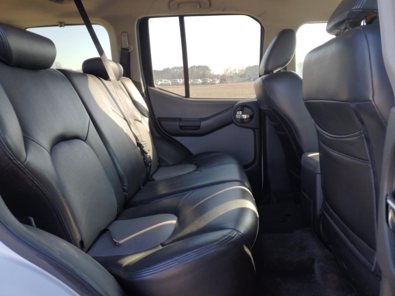 2011 Nissan XTerra - Image 11
