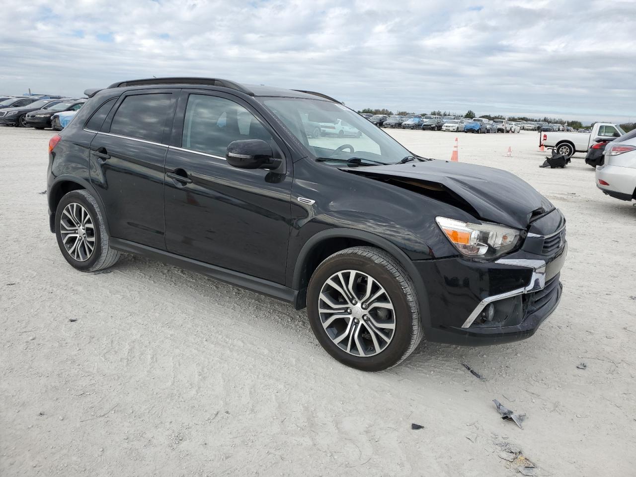 2016 Mitsubishi Outlander - Image 4