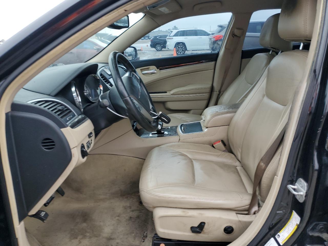2013 Chrysler 300 - Image 7