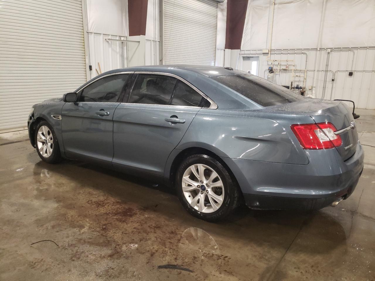 2010 Ford Taurus - Image 2