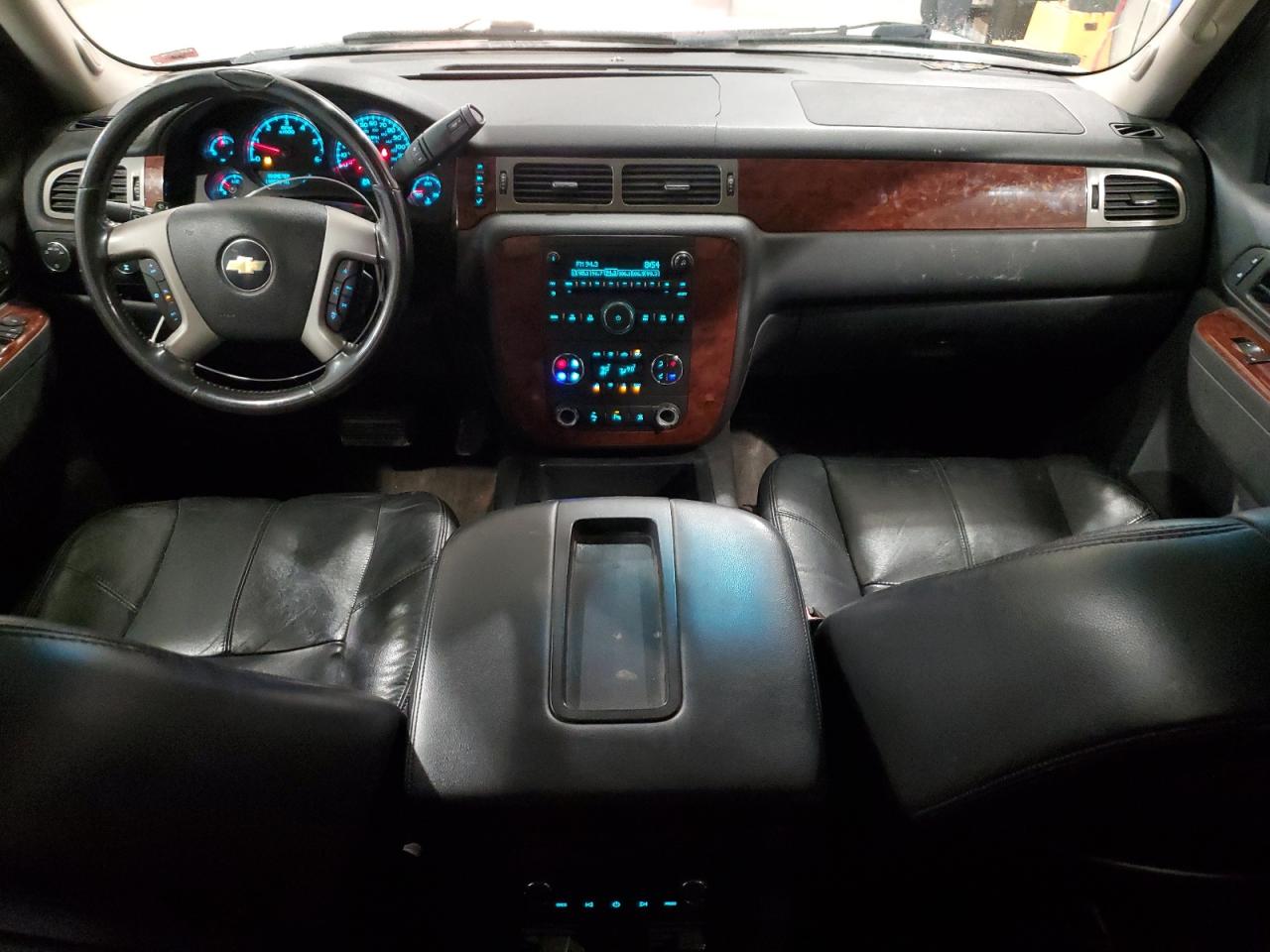 2010 Chevrolet Avalanche - Image 8