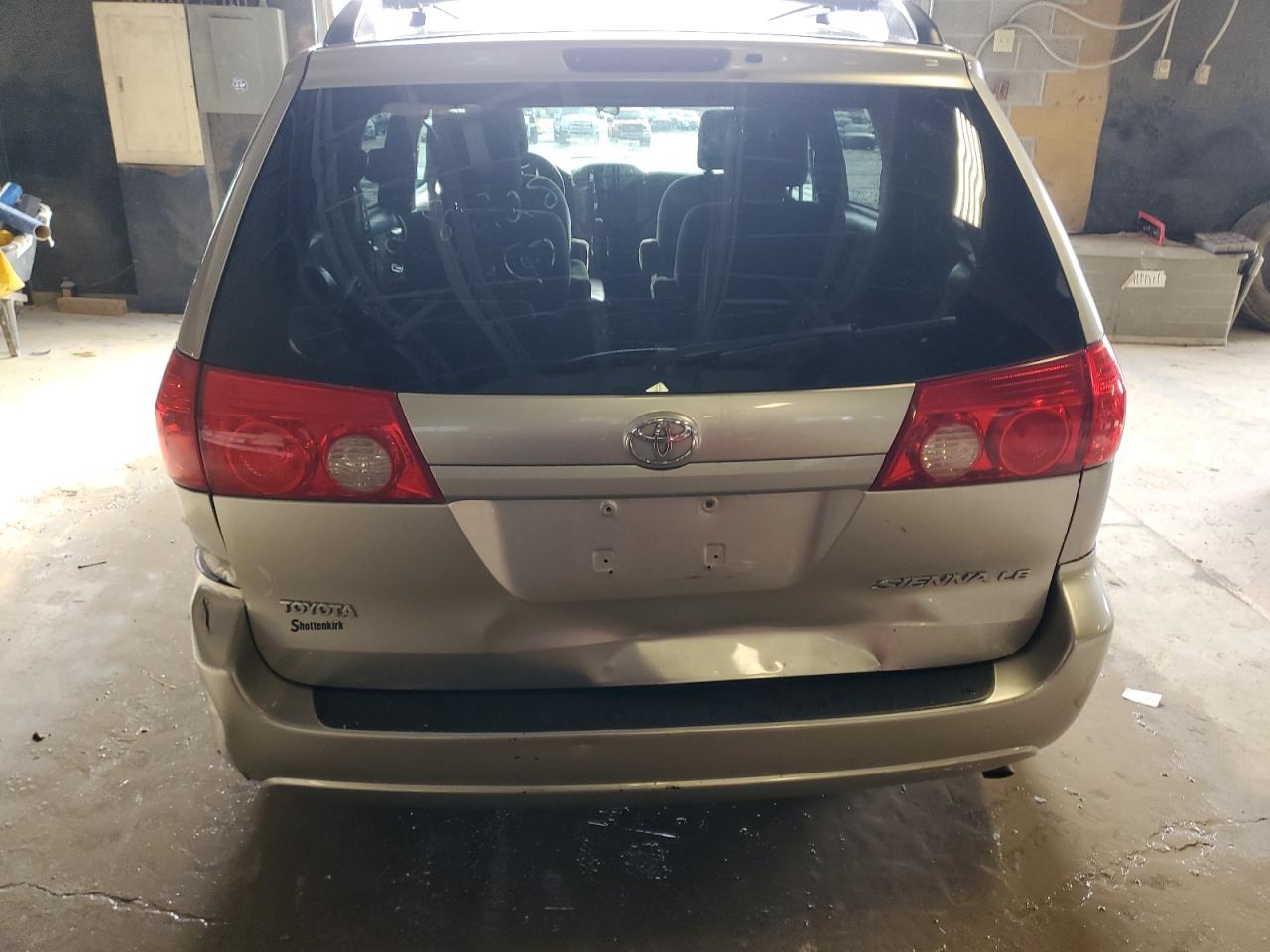 2009 Toyota Sienna - Image 6