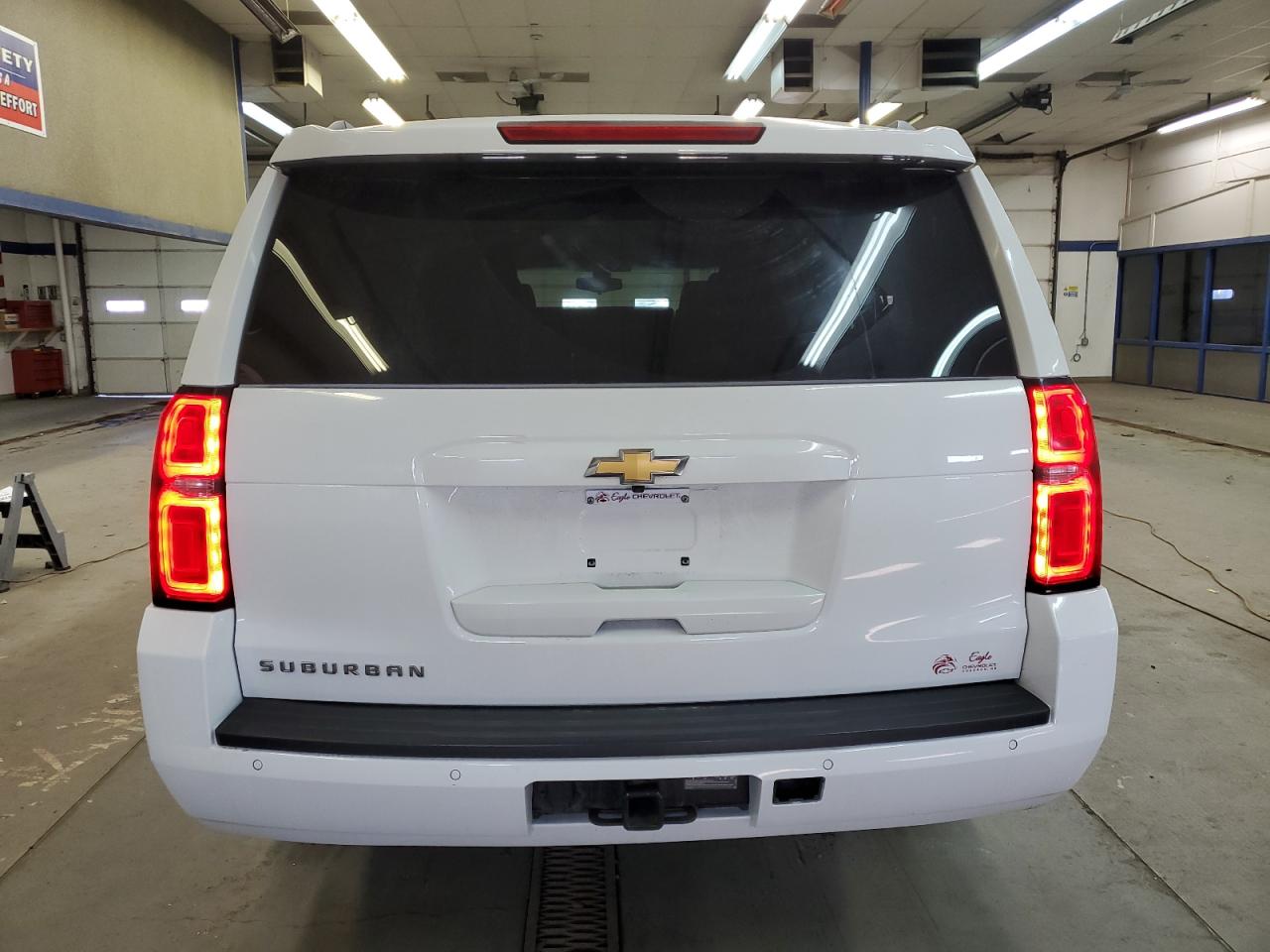 2018 Chevrolet Suburban - Image 6