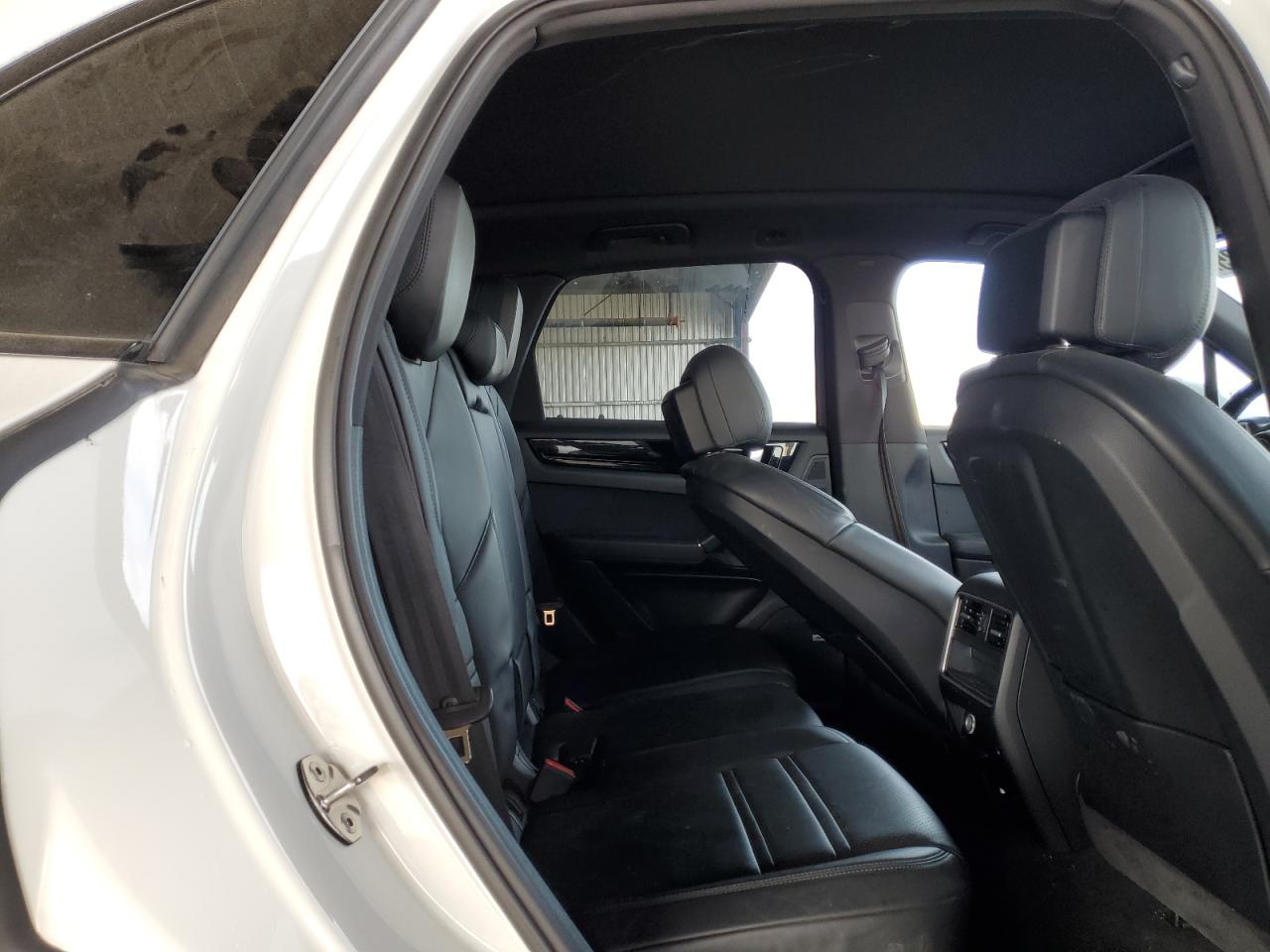 2019 Porsche Cayenne - Image 11